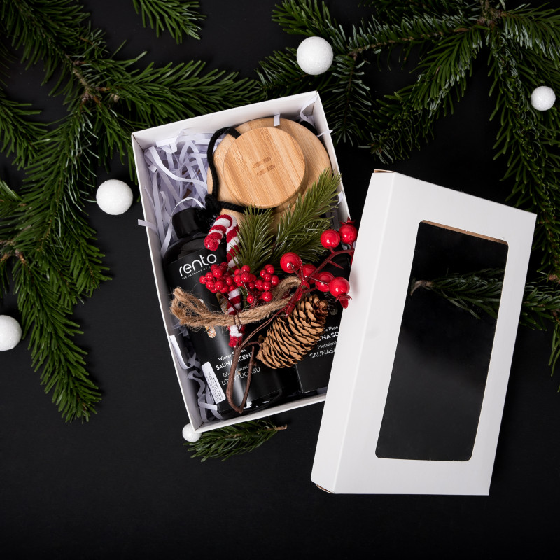 Подаръчен комплект в подаръчна кутия ЗИМНИ ПОДПРАВКИ. Ароматна есенция, четка за тяло и сапун.