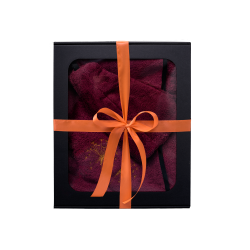 Подаръчен комплект в подаръчна кутия за НЕЯ. Дамска шапка и престилка за сауна - БОРДО 