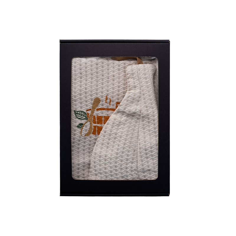 Подаръчен комплект в подаръчна кутия за НЕГО. Мъжка шапка и престилка за сауна - ЛЕН, бродирани