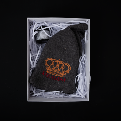 Подаръчен комплект в подаръчна кутия DARK KINGS. Шапки за сауна и ментолови кристали