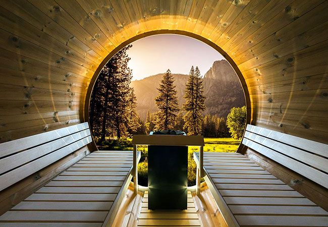 Голям прозорец в сауната: кога е необходимо допълнително захранване/изолация?